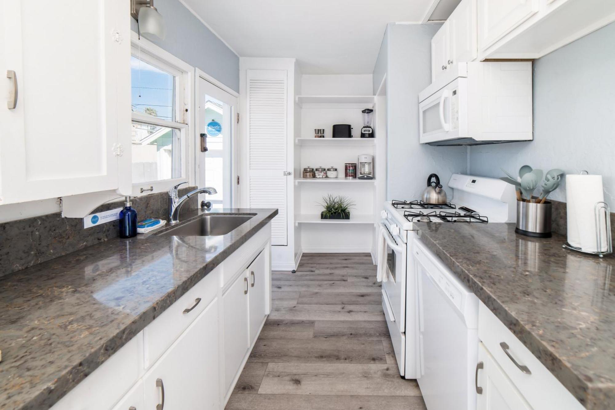 Pacific Bungalow In Oceanside With Backyard & Tiny House Extérieur photo